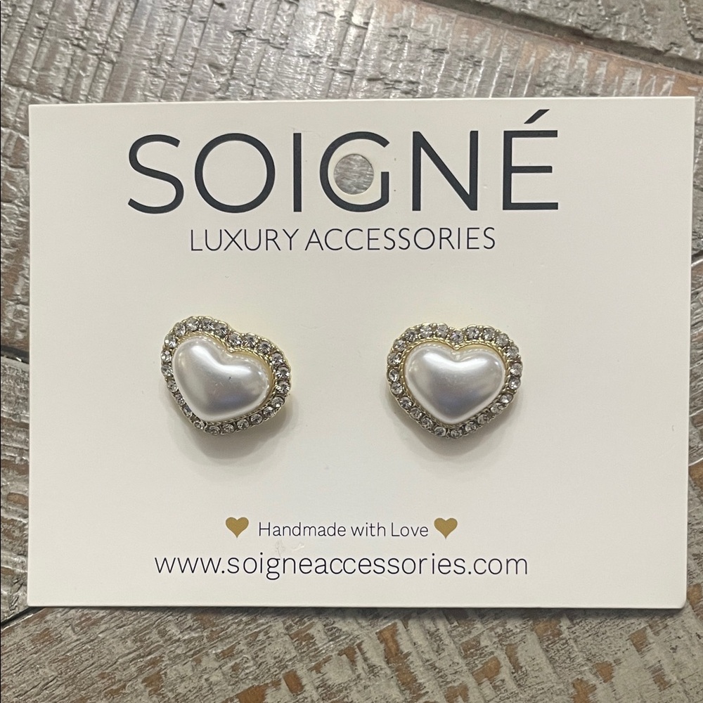 Soigné Gold & Pearl Heart Stud Earrings